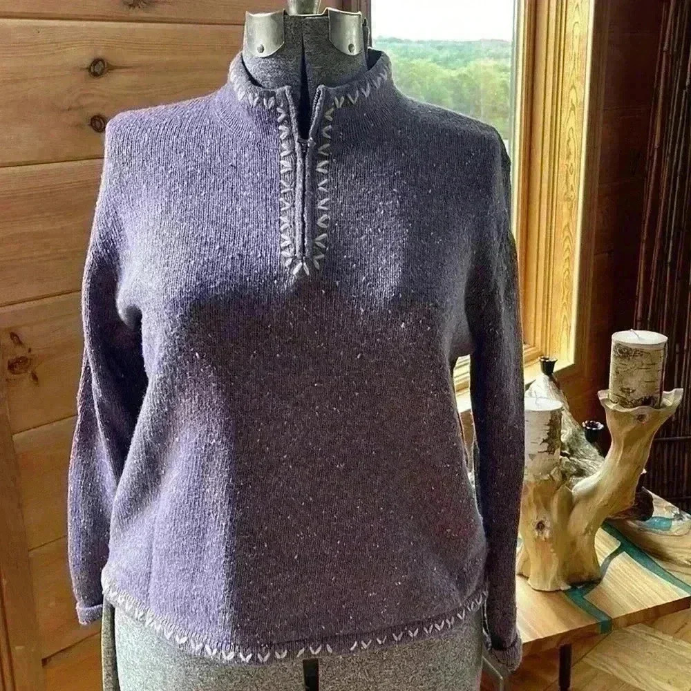 Adorable Woolrich women’s size medium plum sweater. Look at that detail!